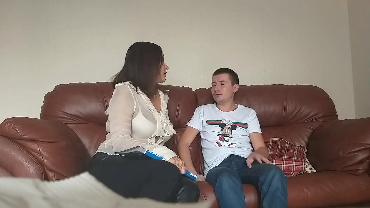 Cov tub ntxhais kawm txaj muag fucked insatiable xib fwb (Milf Alina Tumanova)